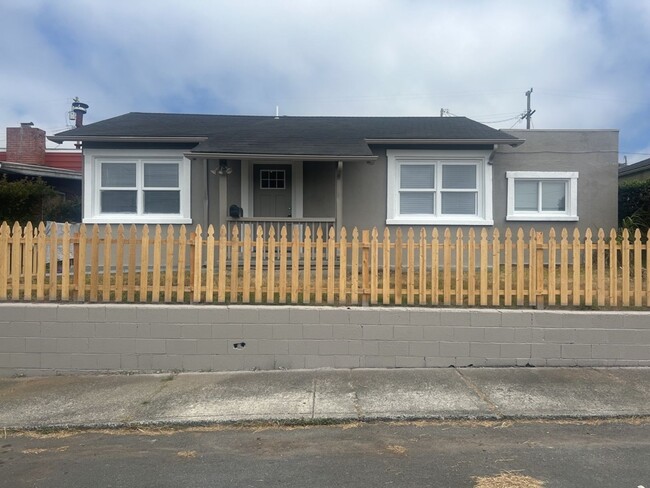 Custom 3BD/2BA Home in Eureka! - Custom 3BD/2BA Home in Eureka!