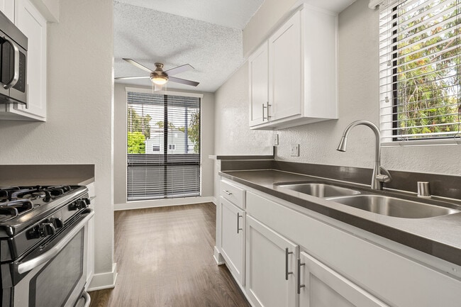 Building Photo - 4250 Coldwater Canyon