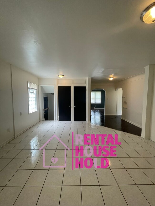Building Photo - Beautiful 2 Bedroom 1 Bath Home East Engli...