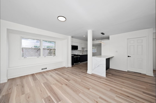 Photo - 16030 University Ave