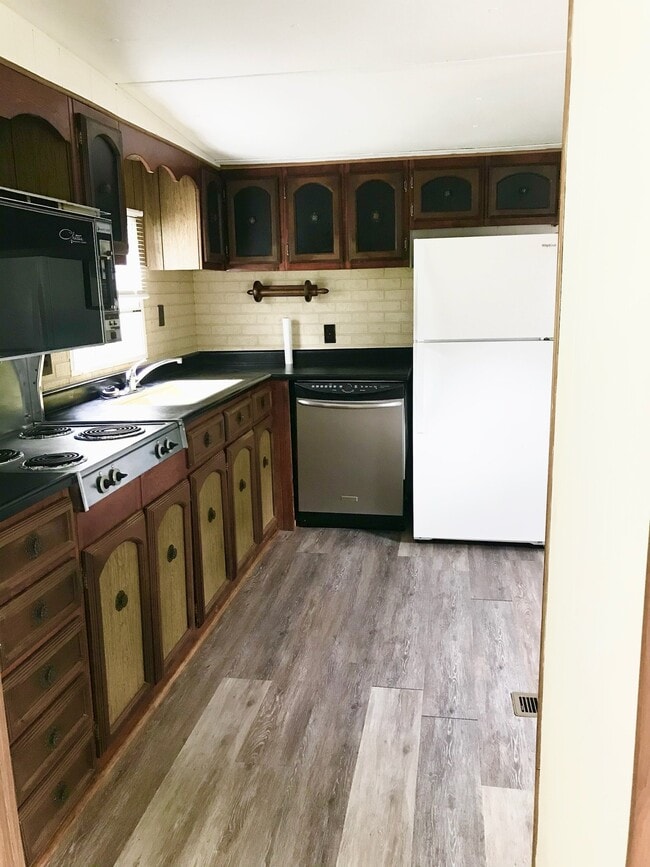 Photo - 208 Bee Ridge Rd