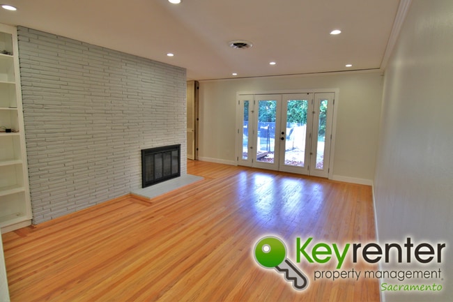 Photo - 4741 Foster Way