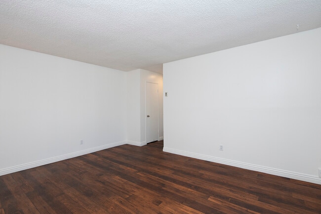 Photo - Twin Oaks Apartments