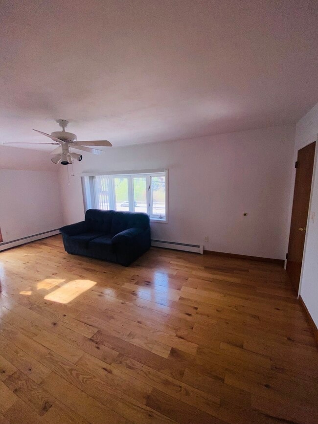 Building Photo - 25 Lakeside Ave Unit 3