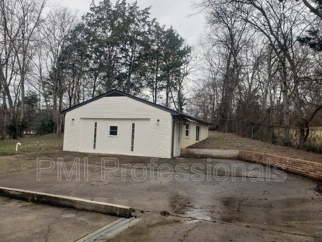 Photo - 528 Judd Dr Unit B