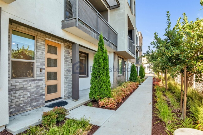 Photo - 25443 Parklane Dr