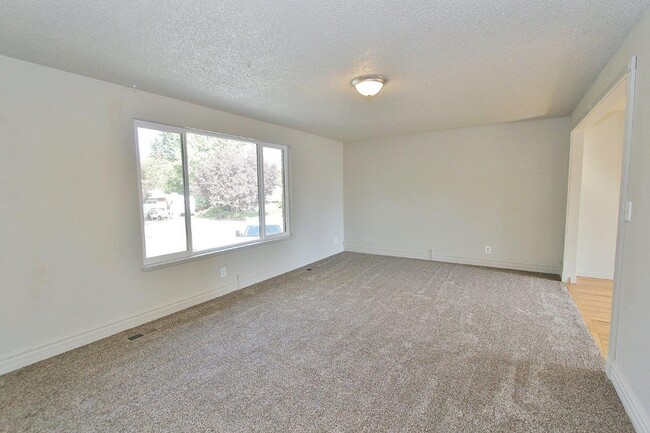 Photo - Spacious Home in Quiet Neighborhood