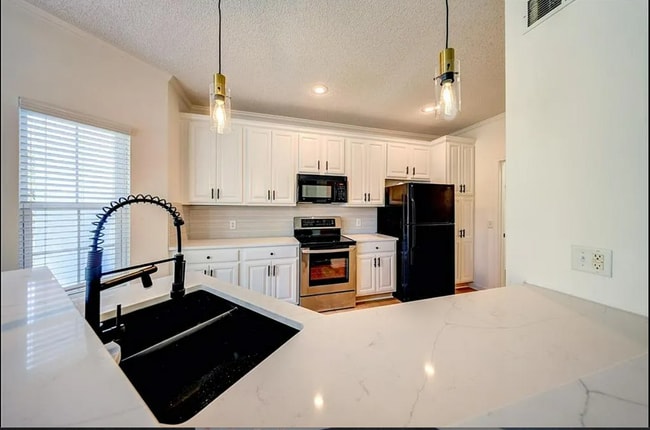 Photo - 15922 W 91st Terrace