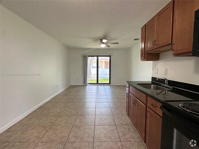Building Photo - 1041 NE 10th Ave Unit 4 Rental