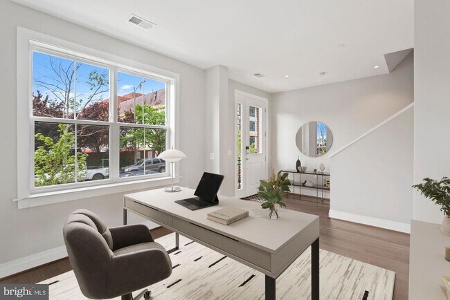 Photo - 203 Montgomery St