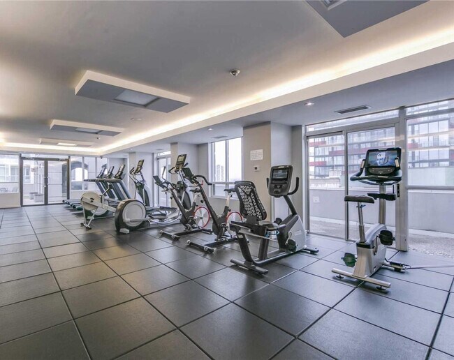 Photo - 136 Simcoe St Unit FL1-ID1031032P