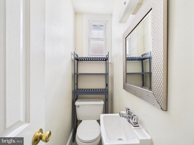 Photo - 3829 Hamilton St