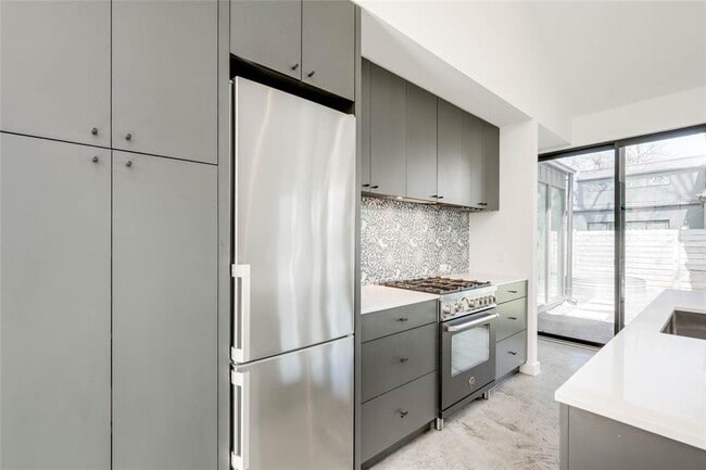 Photo - 2615 Willow St