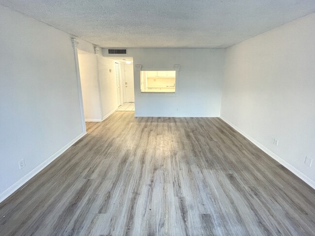 Photo - 2050 N Congress Ave