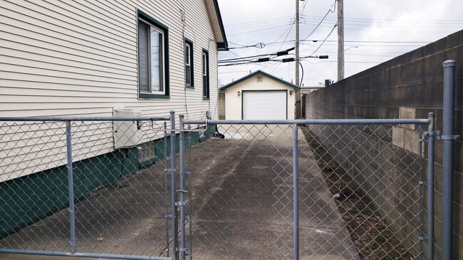 Photo - 28833 Groveland St