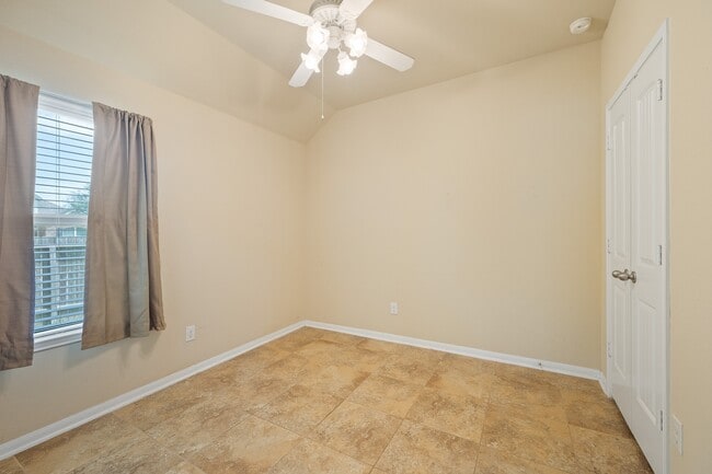Photo - 207 Lockridge Hill Ln