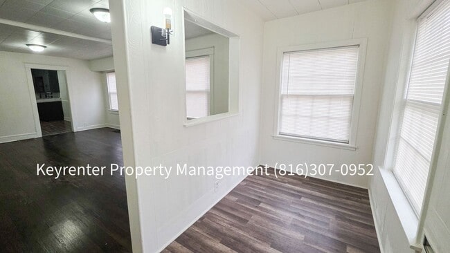 Photo - 1512 W College St