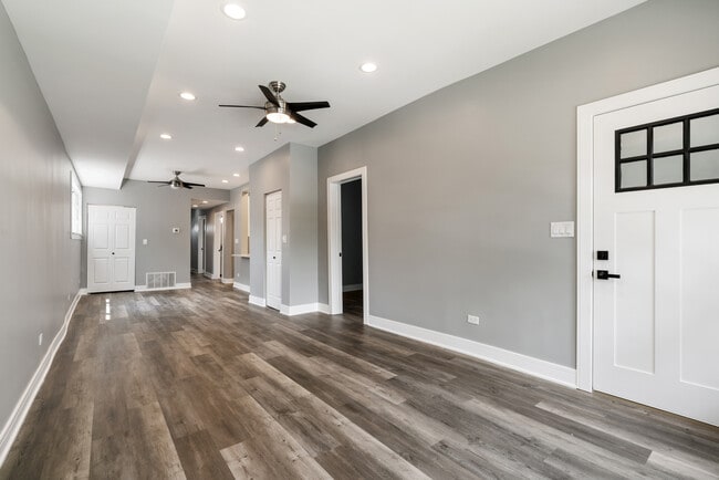 Building Photo - 4624 N Springfield Ave Unit 2