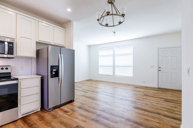 911 35th Ave Unit 911