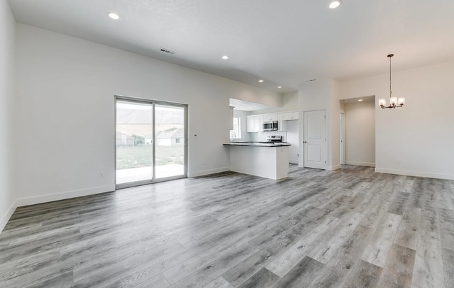 Photo - 1713 Willow Way