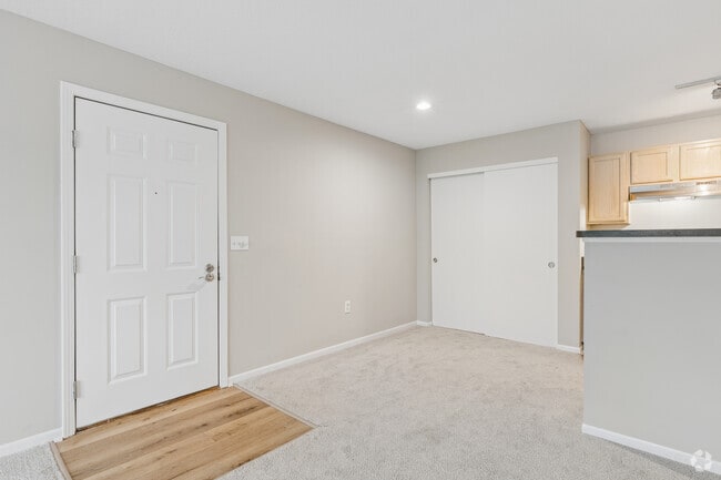 1BR, 1BA - 624SF - Dining Area