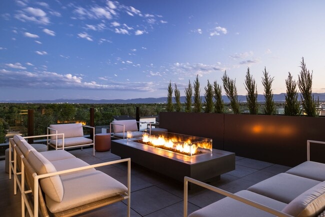 Photo - Noble Old Hampden