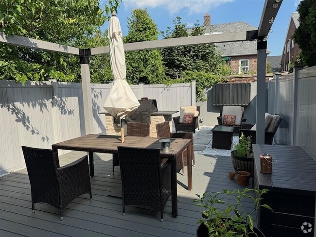 Building Photo - 2027 26th Street Unit Rental