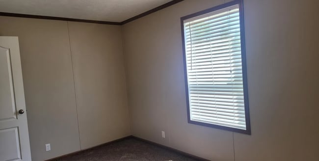 Photo - 300 Hunt Club Dr