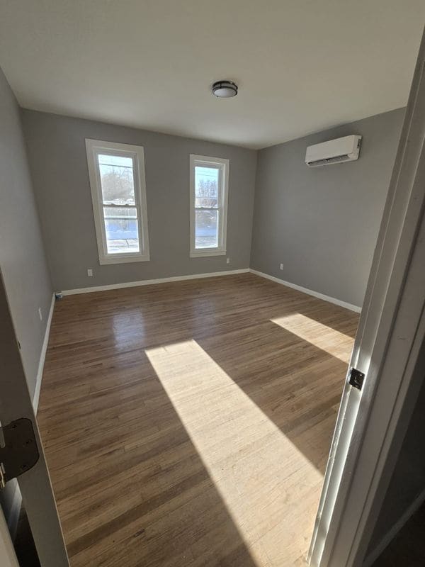 Photo - 715 Junction St