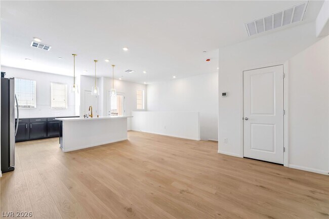 Photo - 351 Cymbal Pl