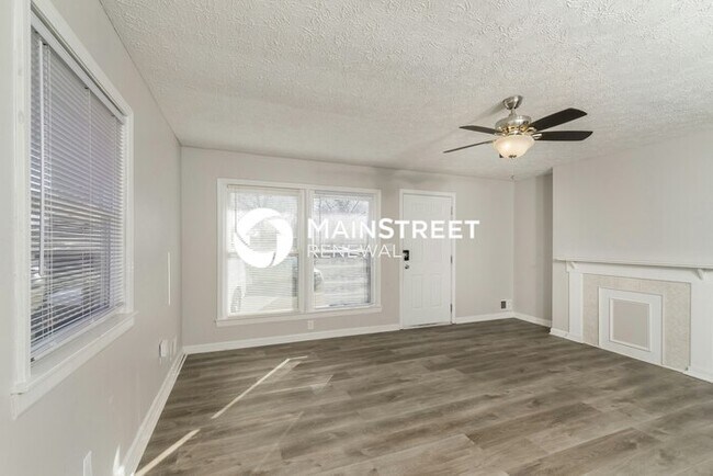 Photo - 3 Bedroom Pet-Friendly Home in Louisville, KY with Main Street Renewal