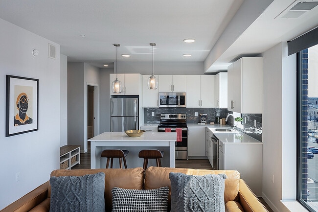 Building Photo - Everlake Apartments