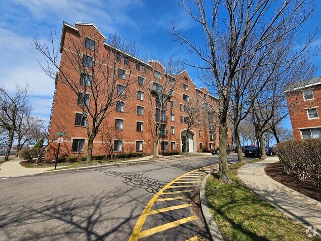 Building Photo - 65 N Point Dr Unit 206 Rental