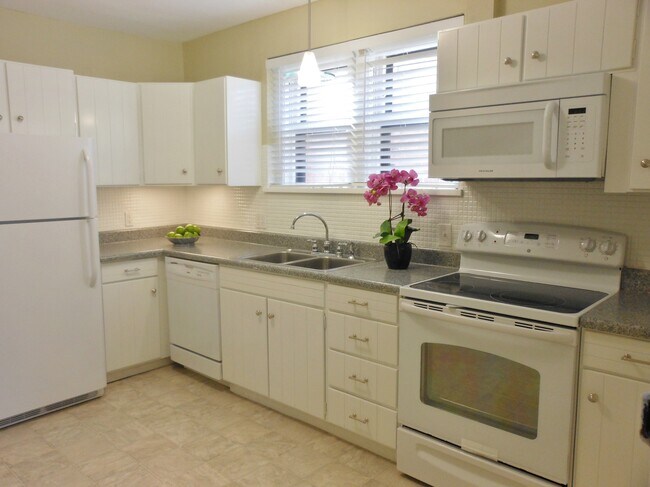 Photo - 7537 Parkdale Ave Unit 2