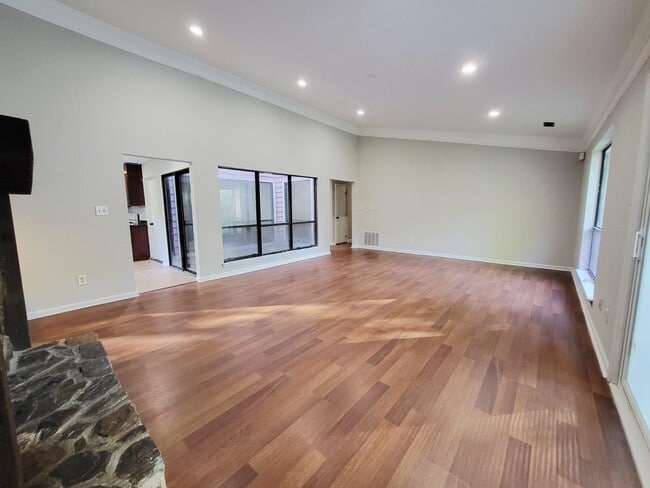 Photo - 4715 Cricklewood Ln