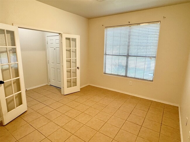 Photo - 1331 S Maple Dr