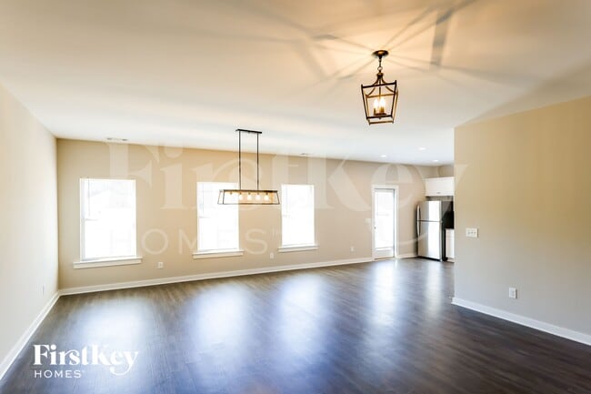 Photo - 262 Wolf Rd W