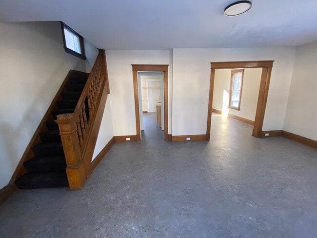 Photo - Large Downtown 4 Bedroom House