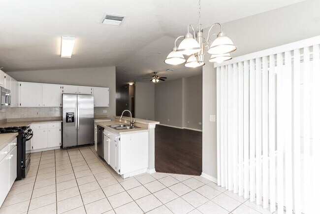 Photo - 1107 Crimson Clover Ln