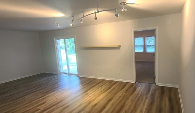 Photo - 1584 Greenwood Dr NW