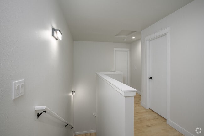 4BR - 2.5BA