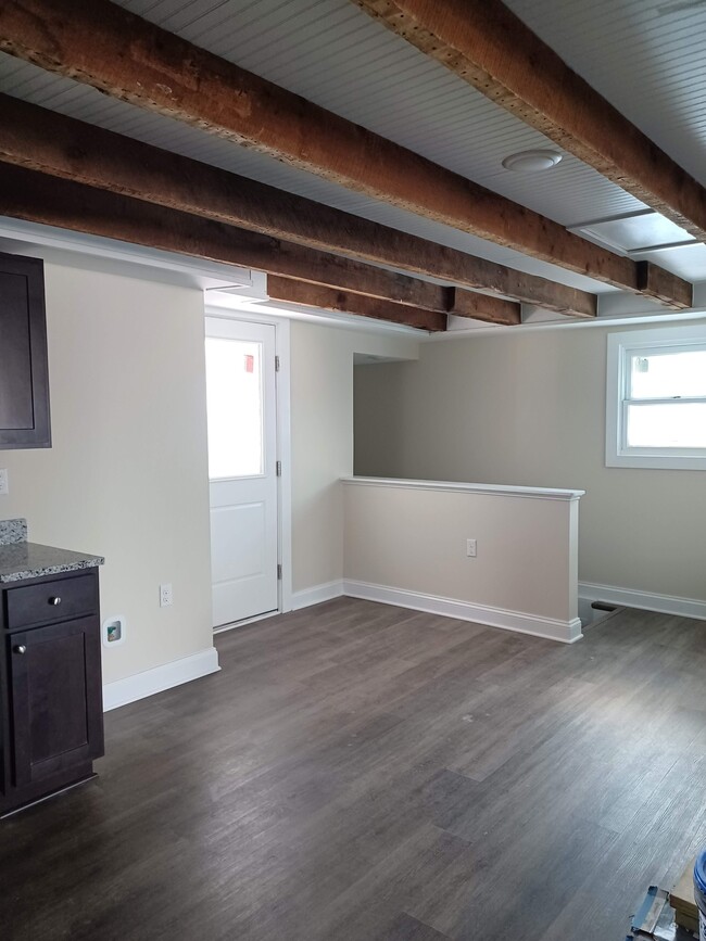 Photo - 300-302 N Kent St