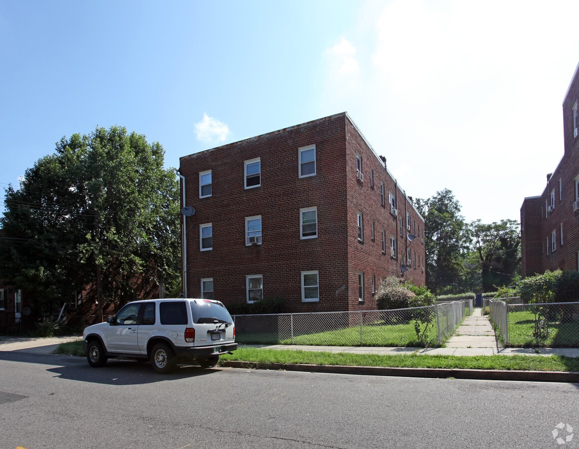 Foto principal - 1410-1412 Young St SE