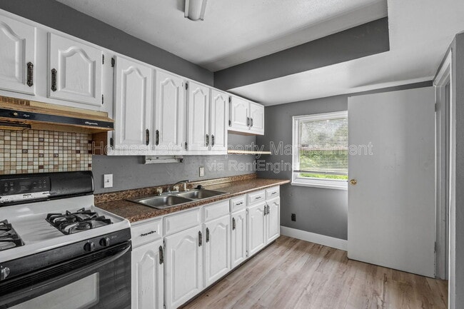 Photo - 135 Dundee Cir