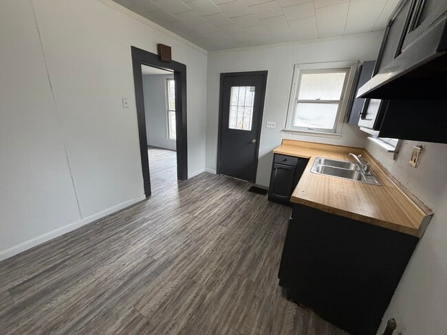 Photo - 1002 Williams-W