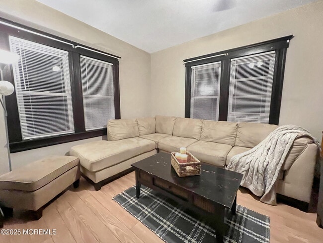 Photo - 208 14th Ave