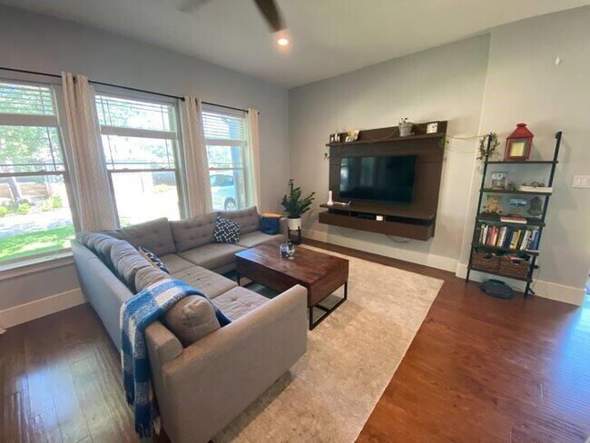 Photo - 1007 Taulbee Ln