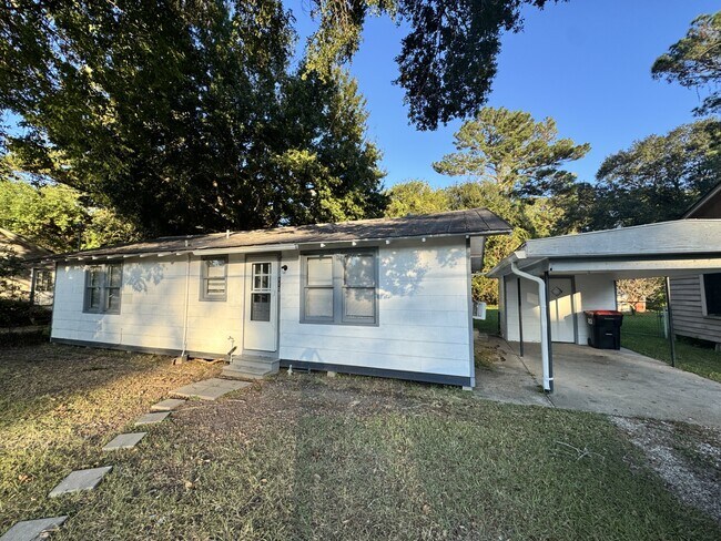 Photo - 110 N Pine St