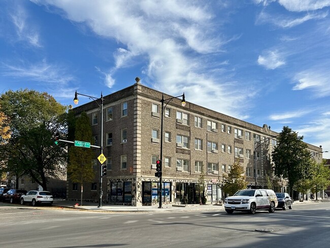 Building Photo - 1553 W Hollywood Ave Unit 113