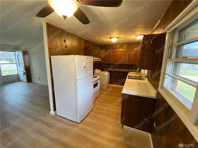 Photo - 563 Buttercup Ave